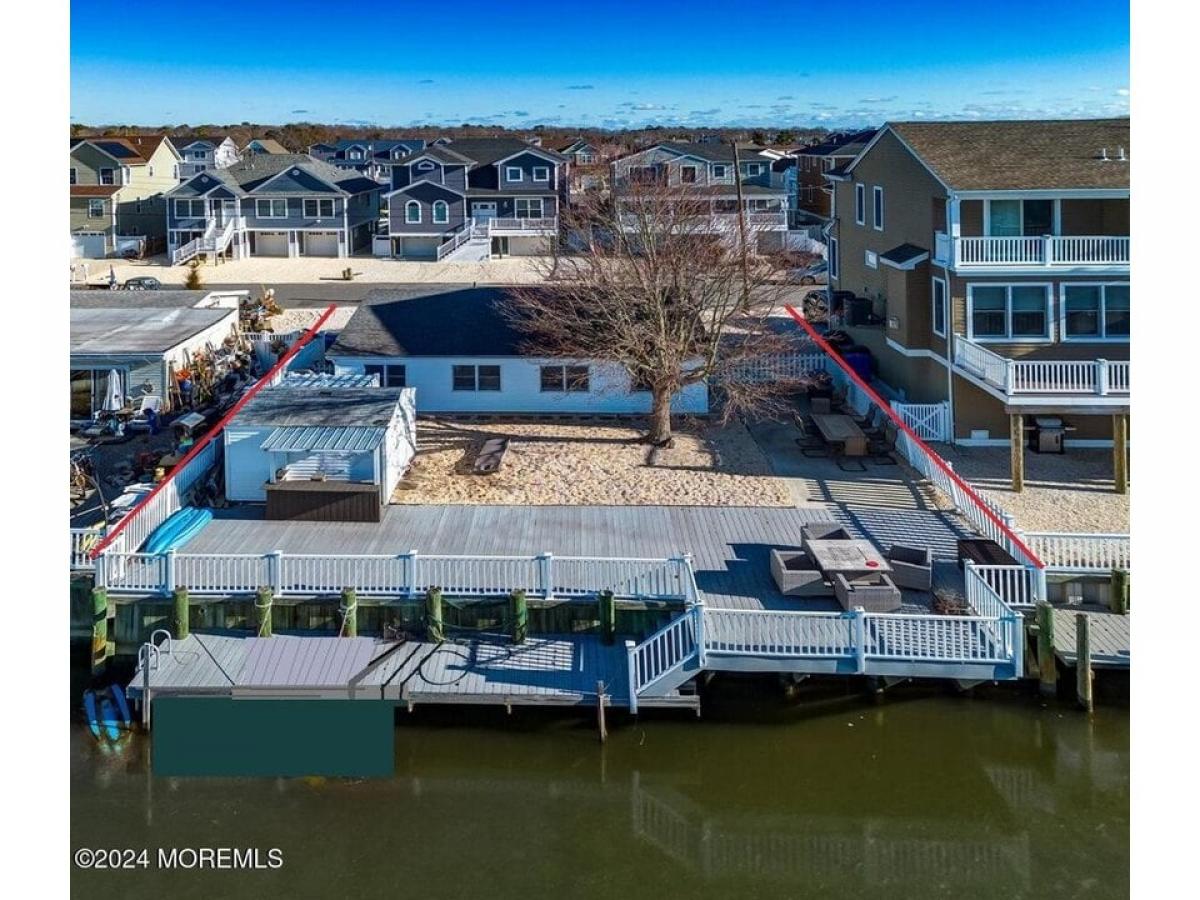 Picture of Home For Sale in Beach Haven West, New Jersey, United States