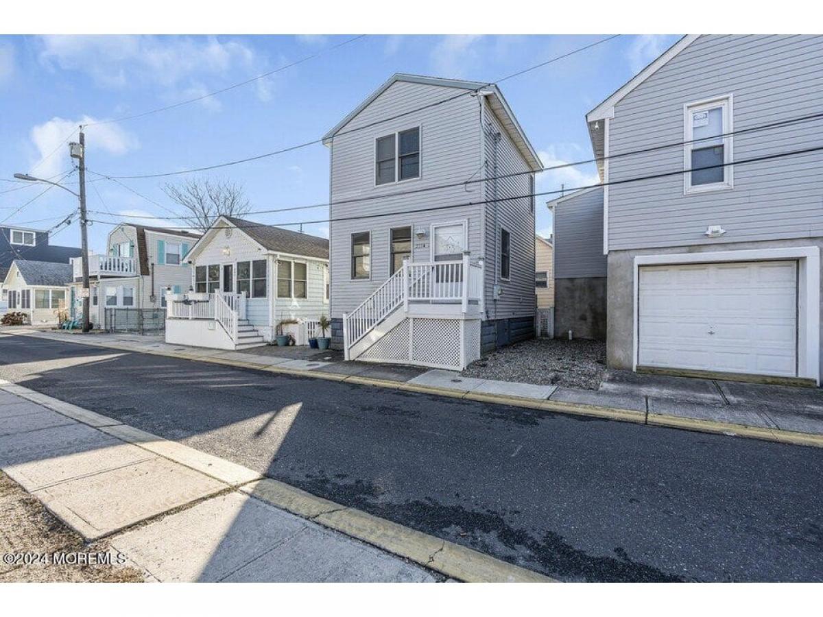 Picture of Home For Sale in Seaside Heights, New Jersey, United States