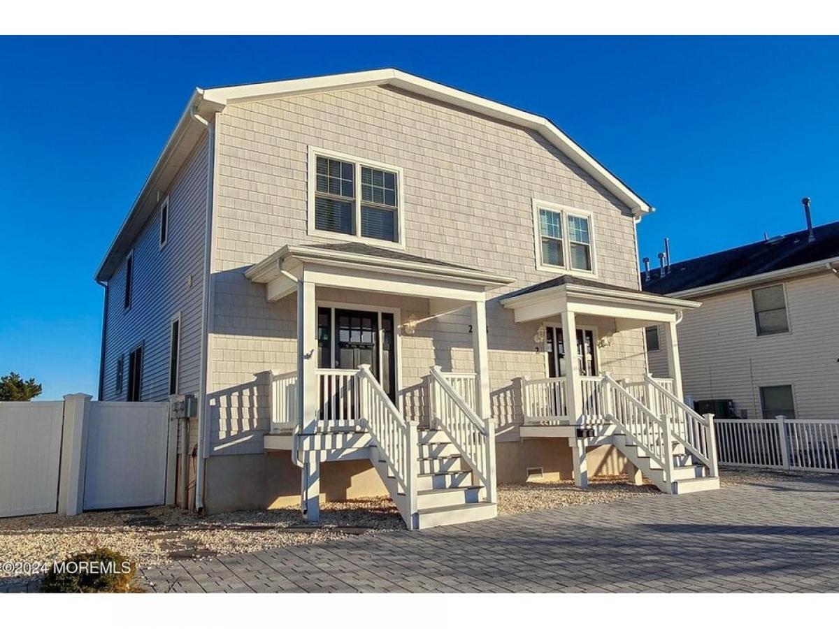 Picture of Home For Sale in Lavallette, New Jersey, United States