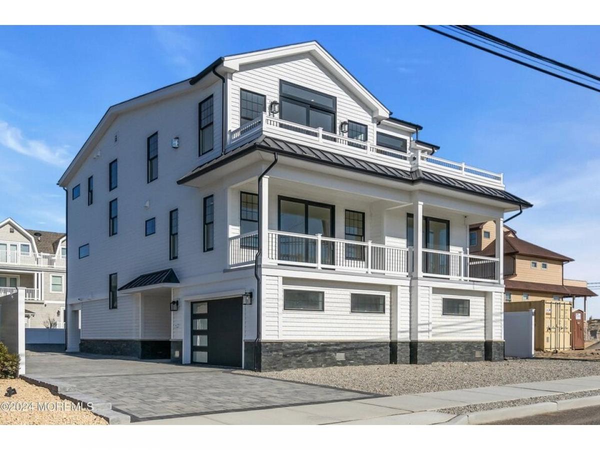 Picture of Home For Sale in Seaside Park, New Jersey, United States