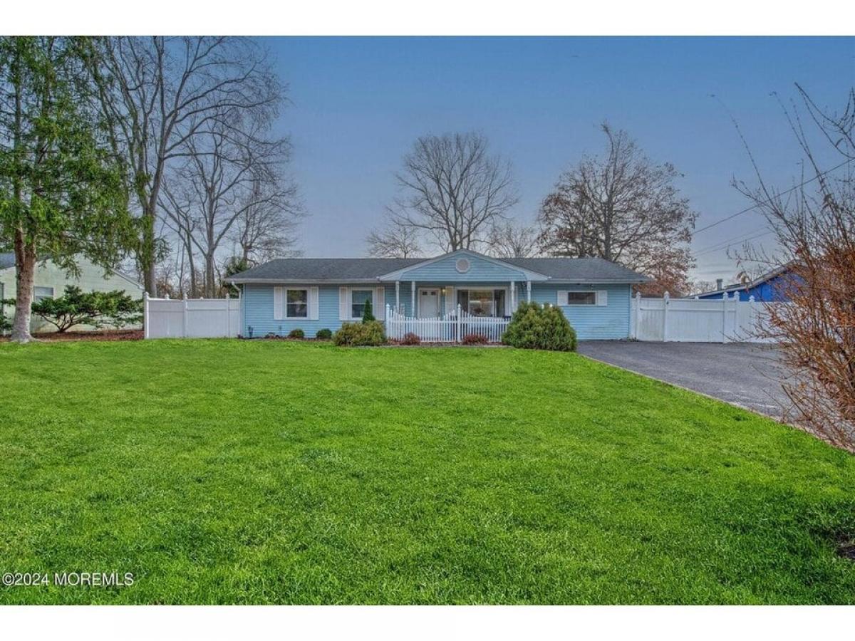 Picture of Home For Sale in Lanoka Harbor, New Jersey, United States