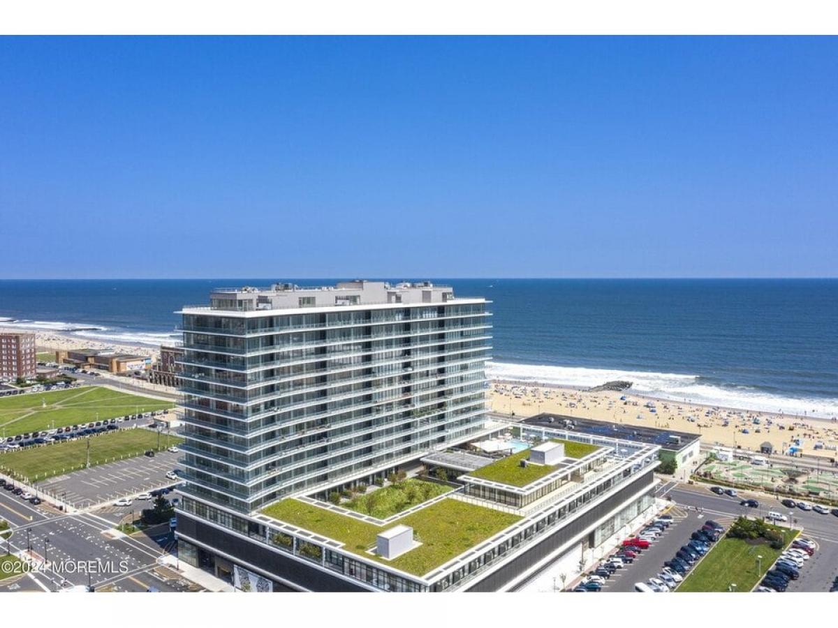 Picture of Home For Sale in Asbury Park, New Jersey, United States