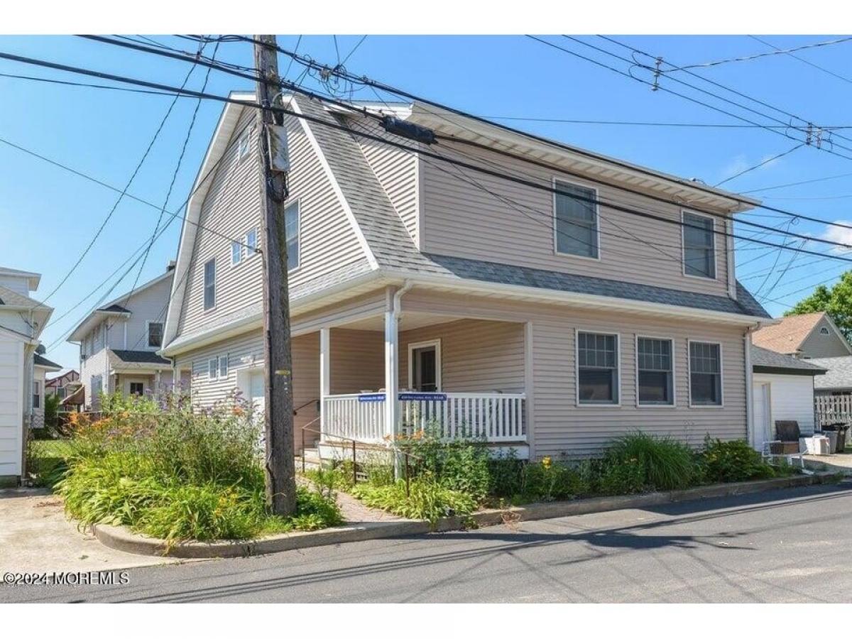 Picture of Home For Sale in Avon-By-The-Sea, New Jersey, United States