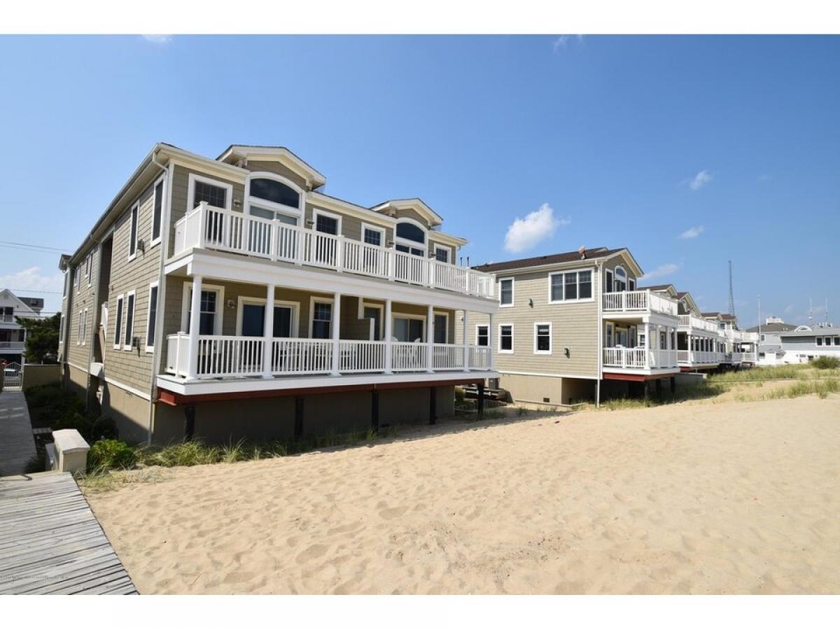 Picture of Home For Sale in Manasquan, New Jersey, United States