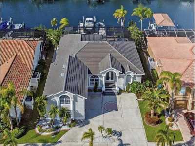 Home For Sale in Apollo Beach, Florida