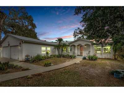 Home For Sale in Plant City, Florida