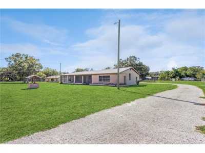 Home For Sale in Plant City, Florida