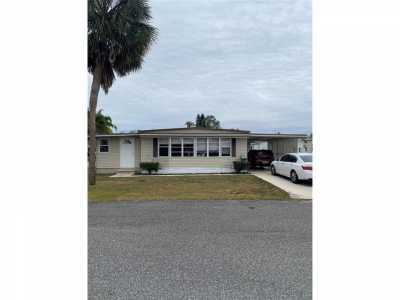 Home For Sale in Leesburg, Florida