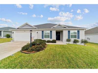 Home For Sale in Oxford, Florida