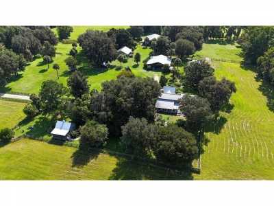 Home For Sale in Micanopy, Florida