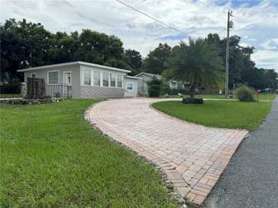 Home For Sale in Leesburg, Florida