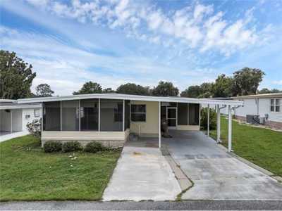 Home For Sale in Leesburg, Florida