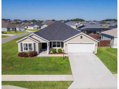 Home For Sale in Oxford, Florida