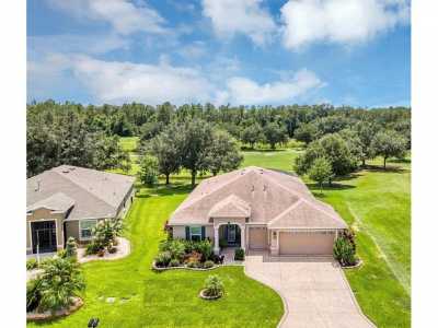 Home For Sale in Leesburg, Florida