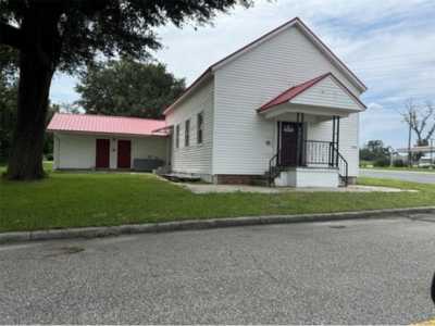 Home For Sale in Oxford, Florida