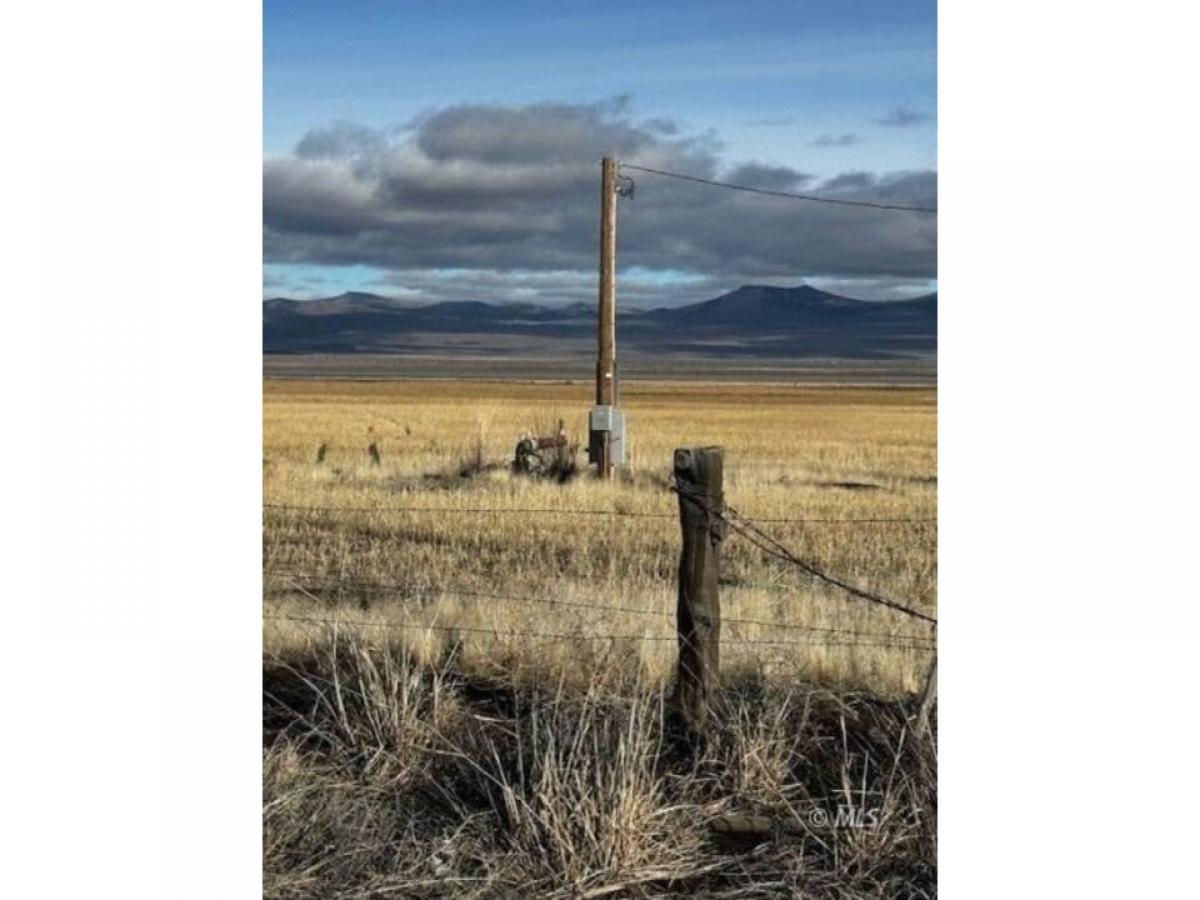 Picture of Home For Sale in Cedarville, California, United States