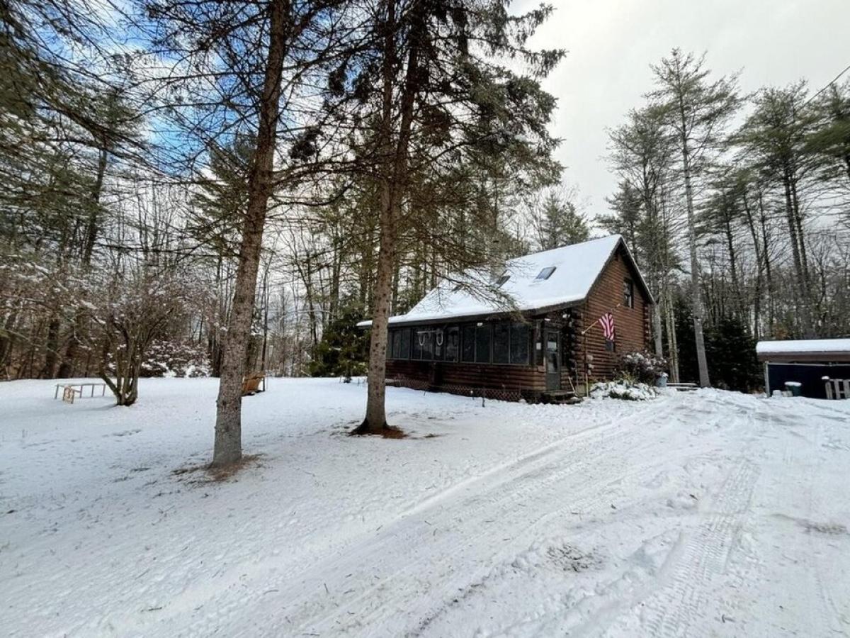 Picture of Home For Sale in Swanzey, New Hampshire, United States