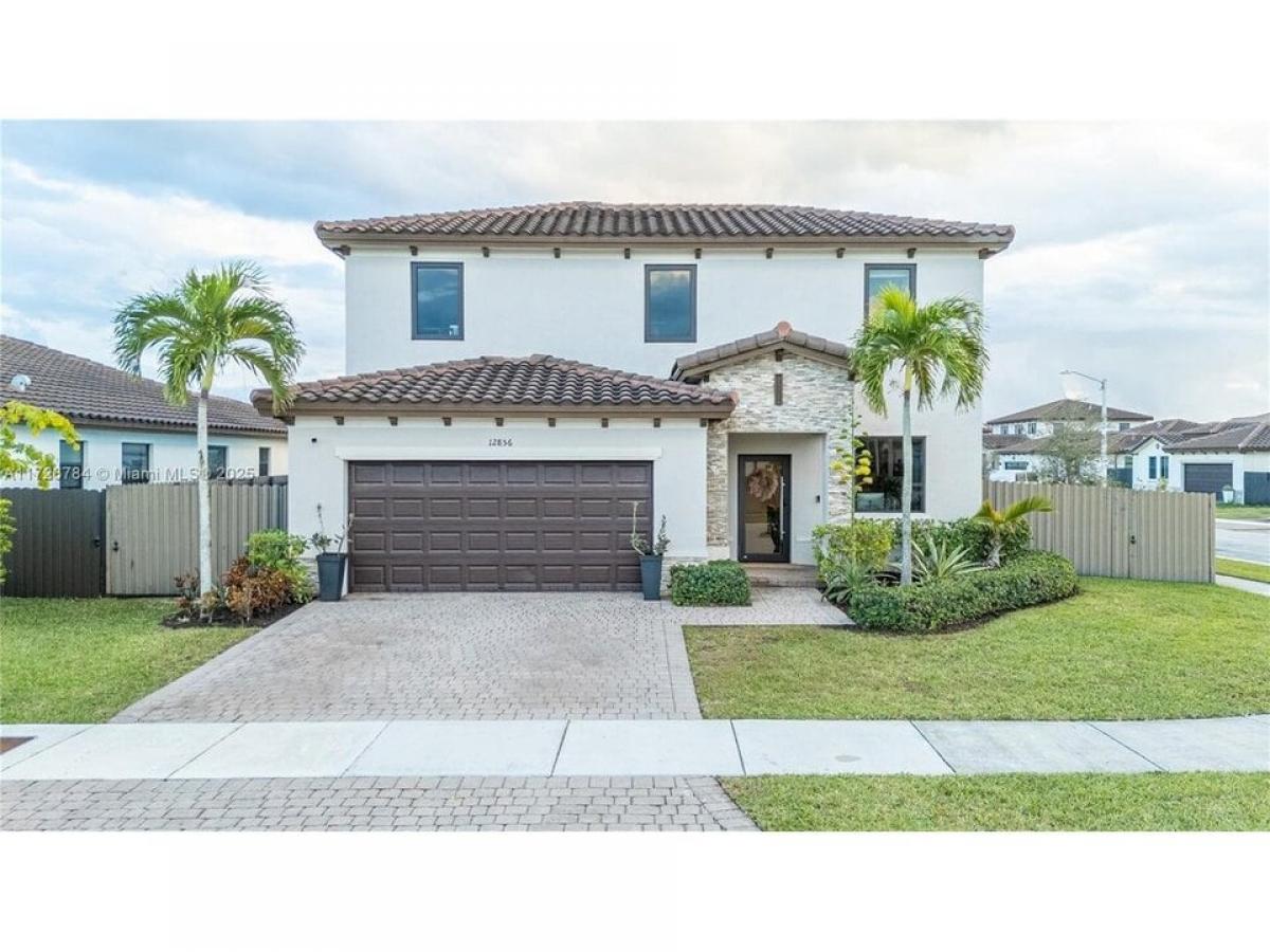 Picture of Home For Sale in Miami, Florida, United States