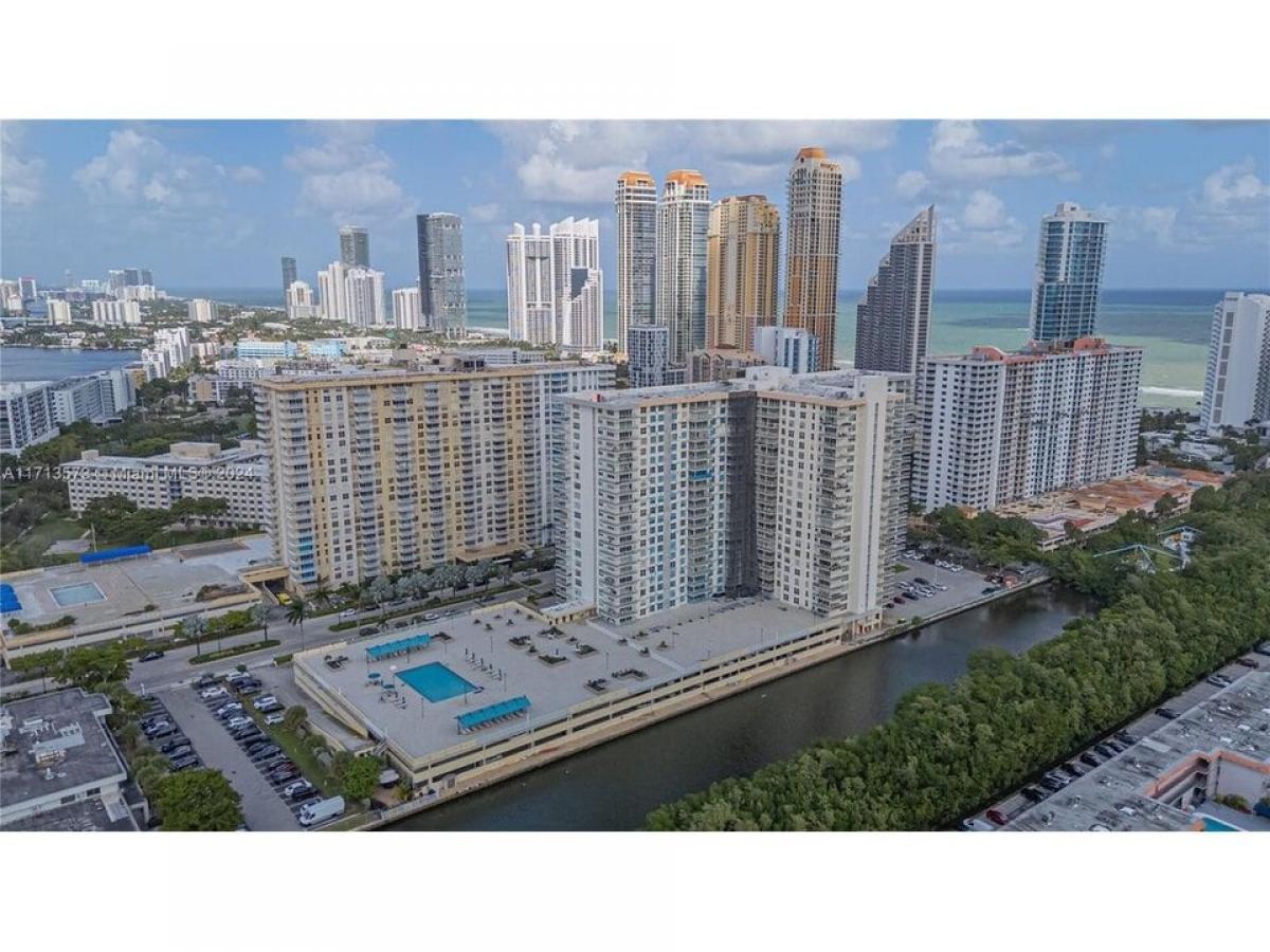 Picture of Home For Sale in Sunny Isles Beach, Florida, United States