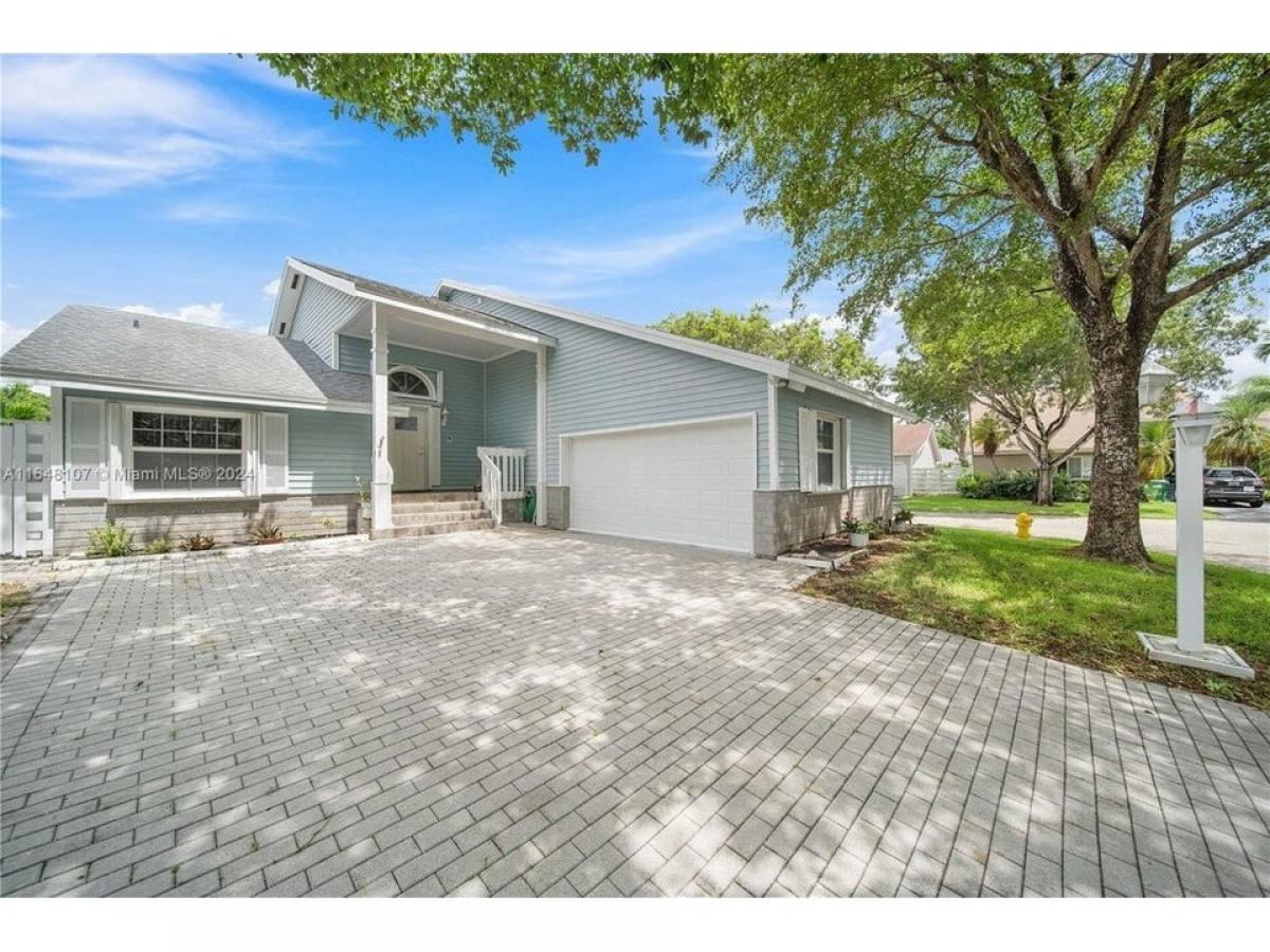 Picture of Home For Sale in Miami, Florida, United States