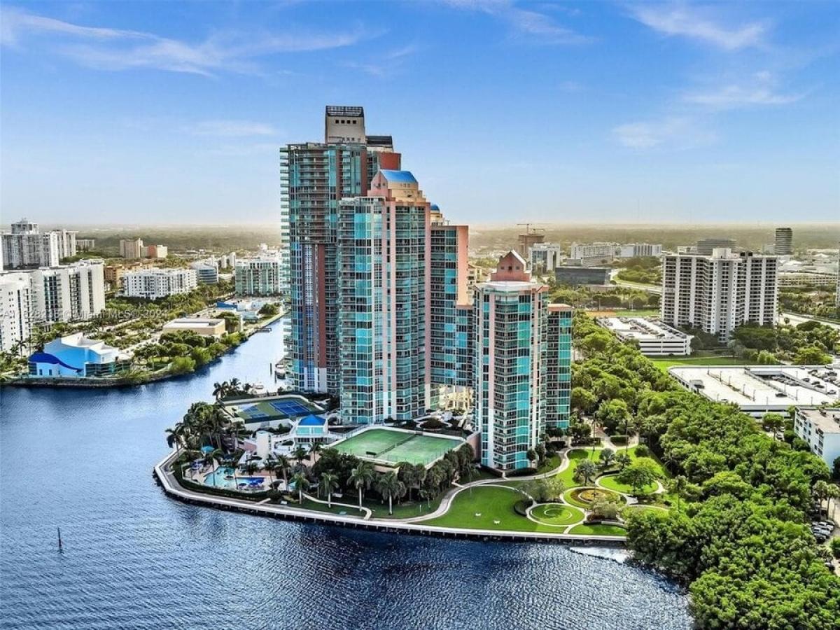 Picture of Home For Sale in Aventura, Florida, United States