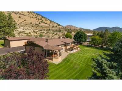 Home For Sale in Klamath Falls, Oregon