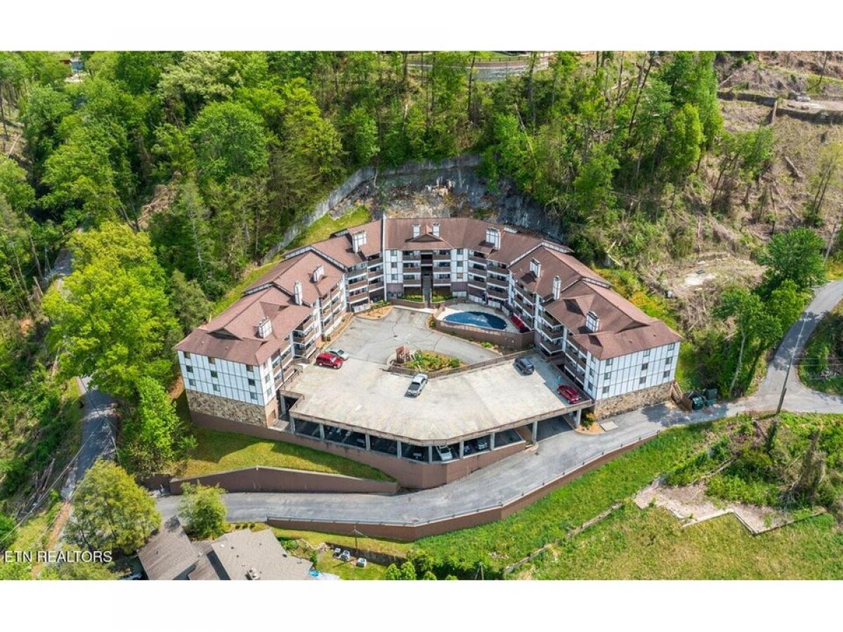 Picture of Home For Sale in Gatlinburg, Tennessee, United States