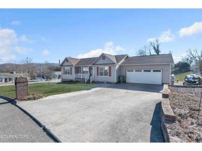 Home For Sale in Powell, Tennessee