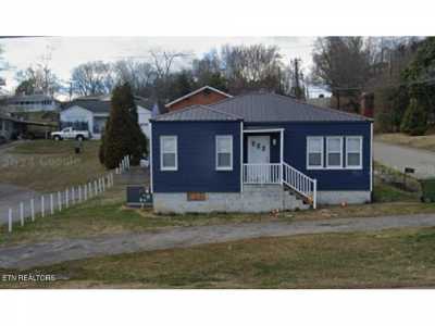 Home For Sale in Lenoir City, Tennessee