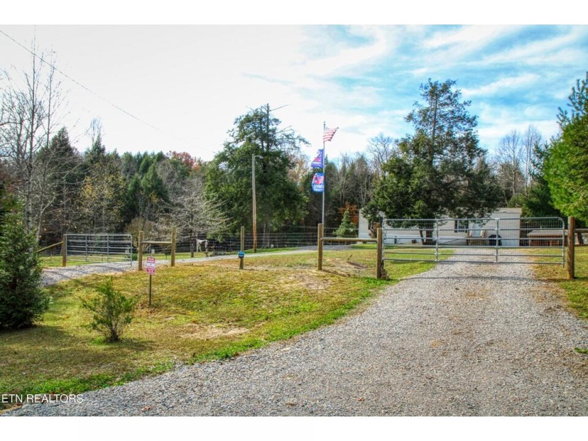 Picture of Home For Sale in Monterey, Tennessee, United States