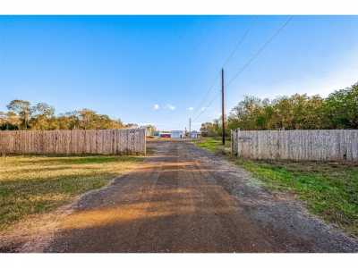 Home For Sale in Damon, Texas