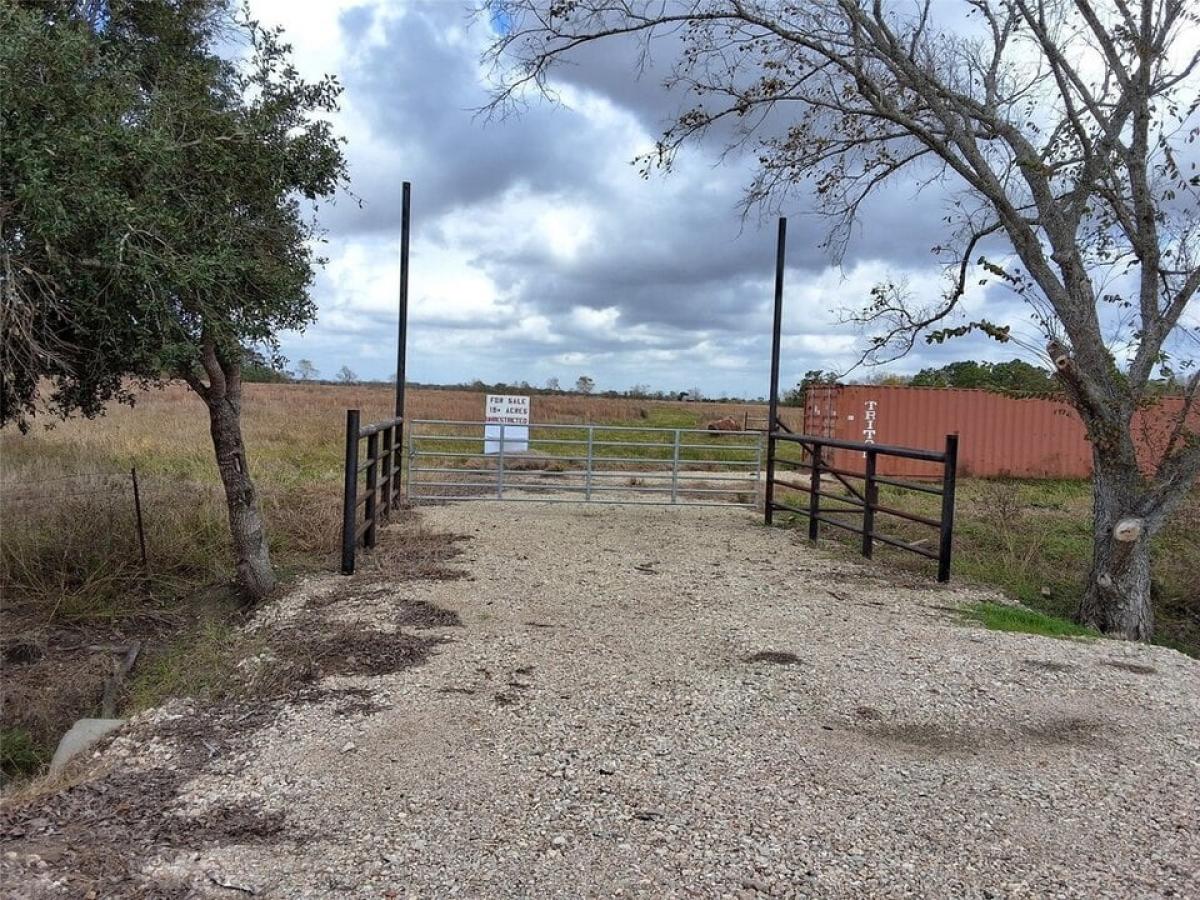 Picture of Residential Land For Sale in Angleton, Texas, United States