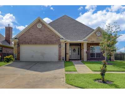 Home For Rent in Kemah, Texas