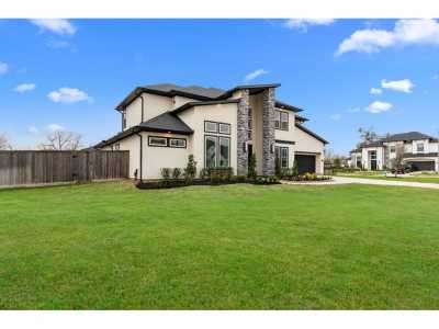 Home For Sale in Fulshear, Texas