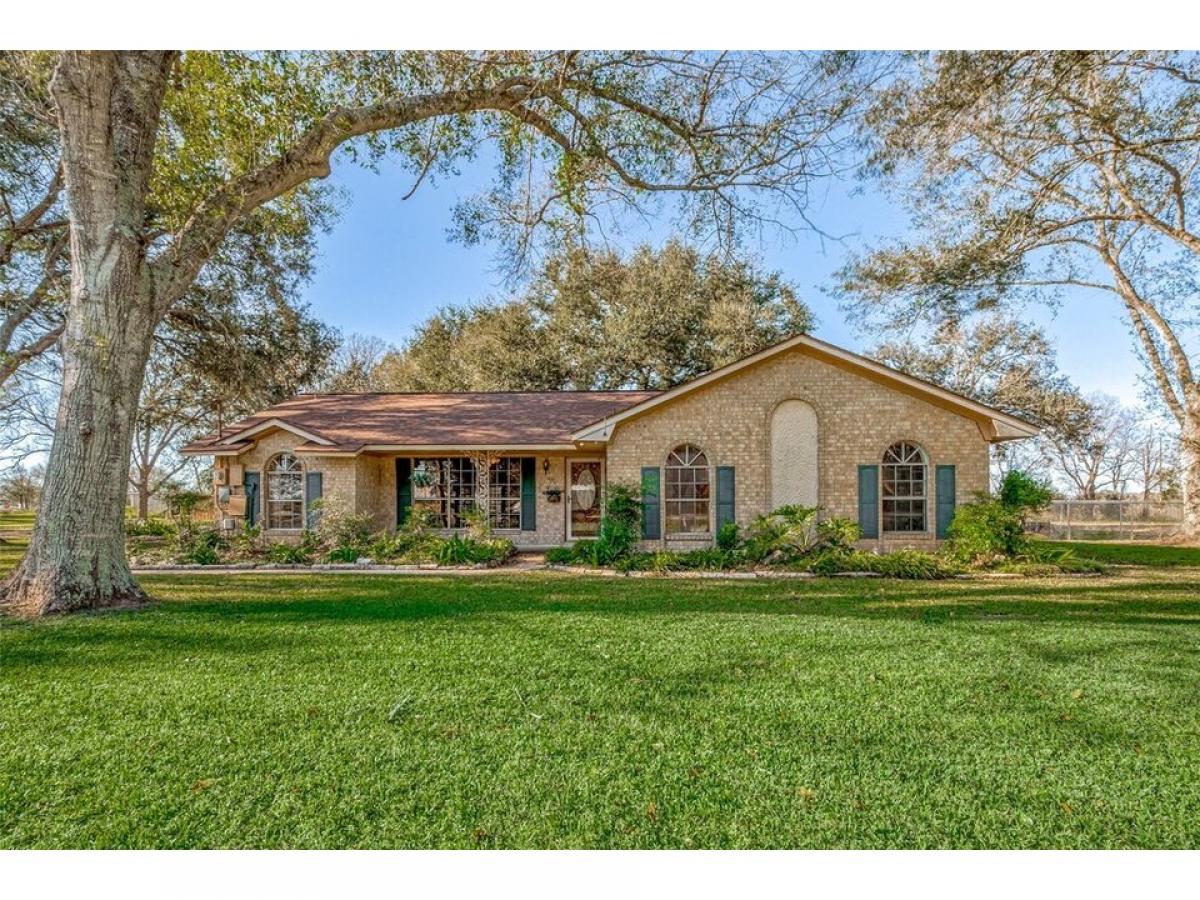 Picture of Home For Sale in Needville, Texas, United States