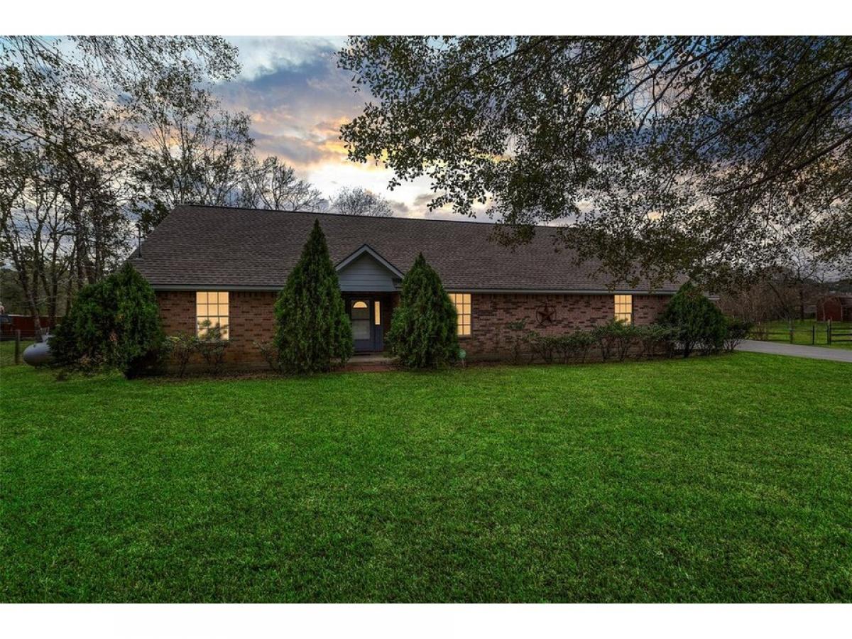 Picture of Home For Sale in Pinehurst, Texas, United States