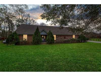 Home For Sale in Pinehurst, Texas