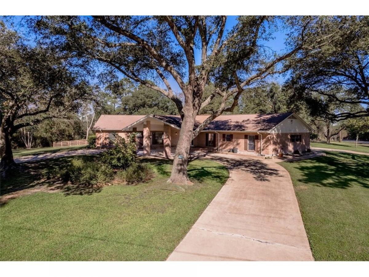 Picture of Home For Sale in Huntsville, Texas, United States