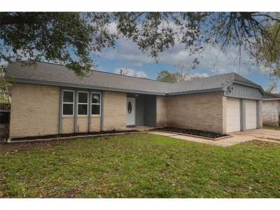 Home For Sale in Friendswood, Texas