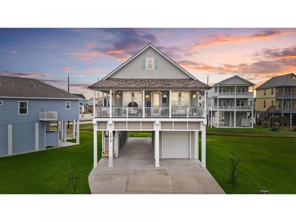 Picture of Home For Sale in Galveston, Texas, United States