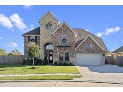 Home For Sale in Mont Belvieu, Texas