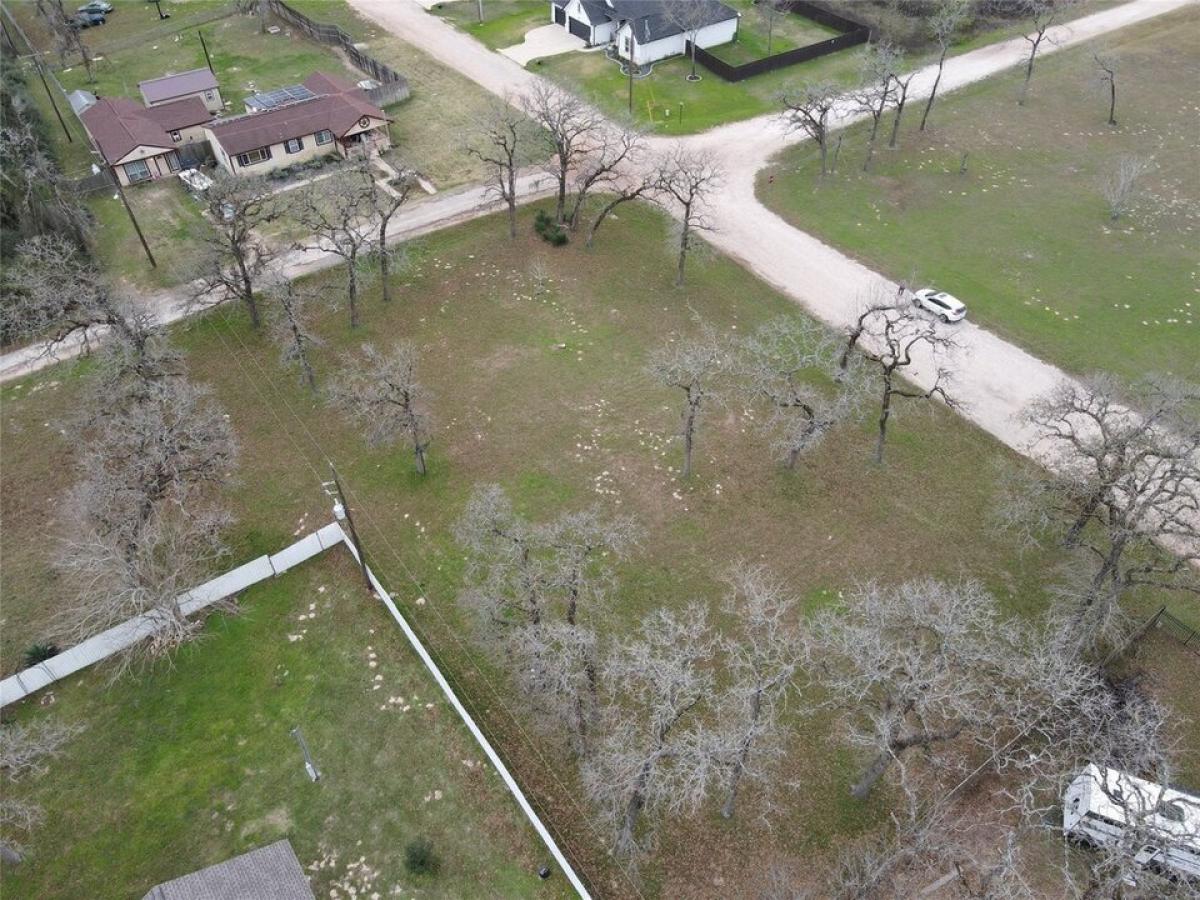 Picture of Residential Land For Sale in Hempstead, Texas, United States