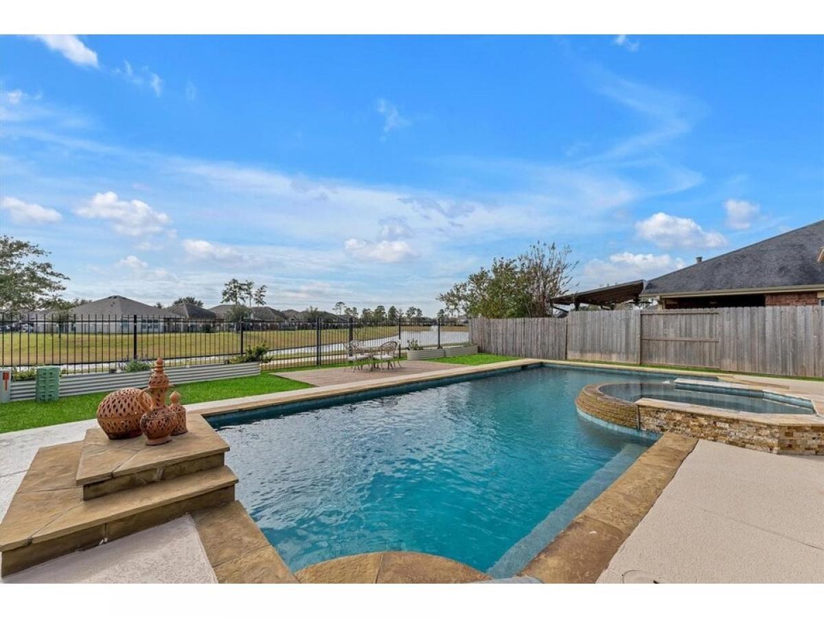 Picture of Home For Sale in Tomball, Texas, United States