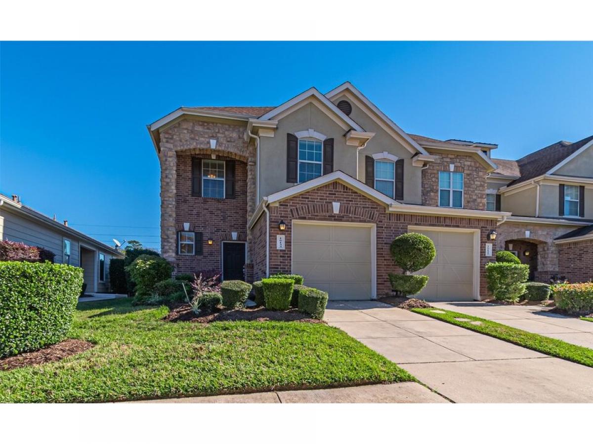 Picture of Home For Sale in Tomball, Texas, United States