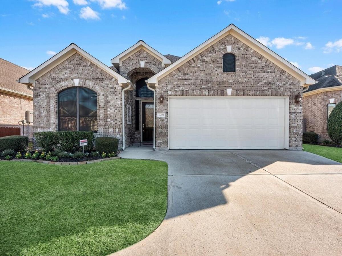 Picture of Home For Sale in Tomball, Texas, United States