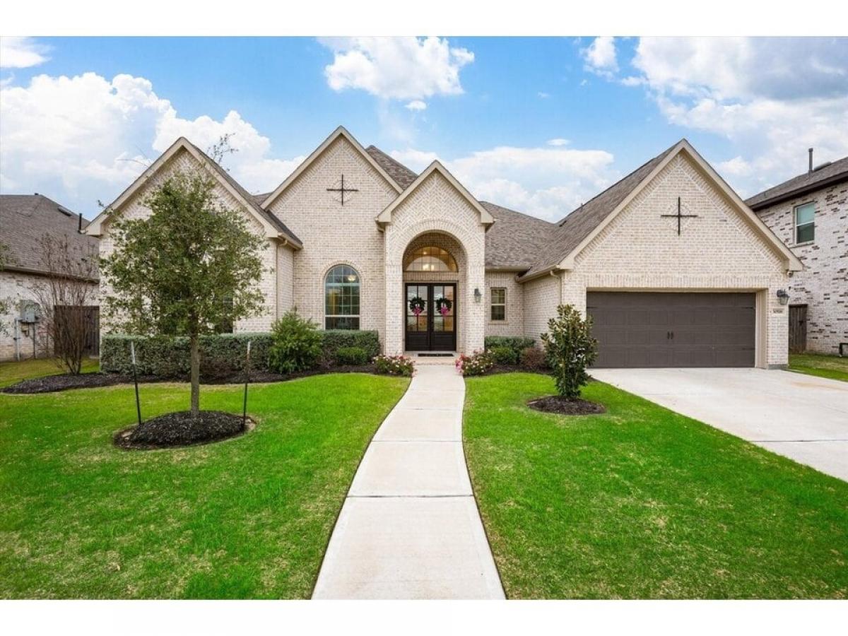 Picture of Home For Sale in Brookshire, Texas, United States