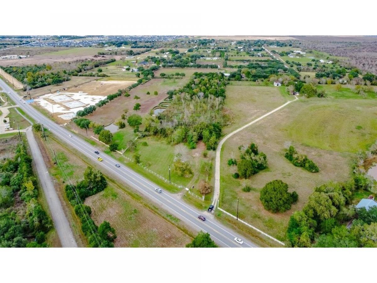 Picture of Residential Land For Sale in Fulshear, Texas, United States