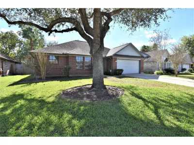 Home For Sale in Dickinson, Texas