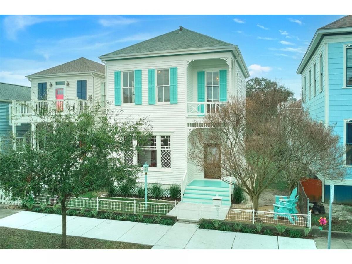 Picture of Home For Sale in Galveston, Texas, United States