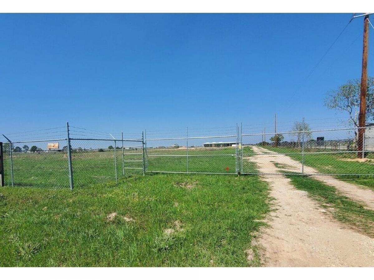 Picture of Residential Land For Sale in Brookshire, Texas, United States